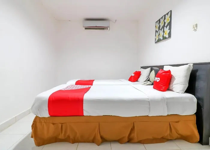 Capital O 1666 Grand Pudjawan Near Hotel 2*