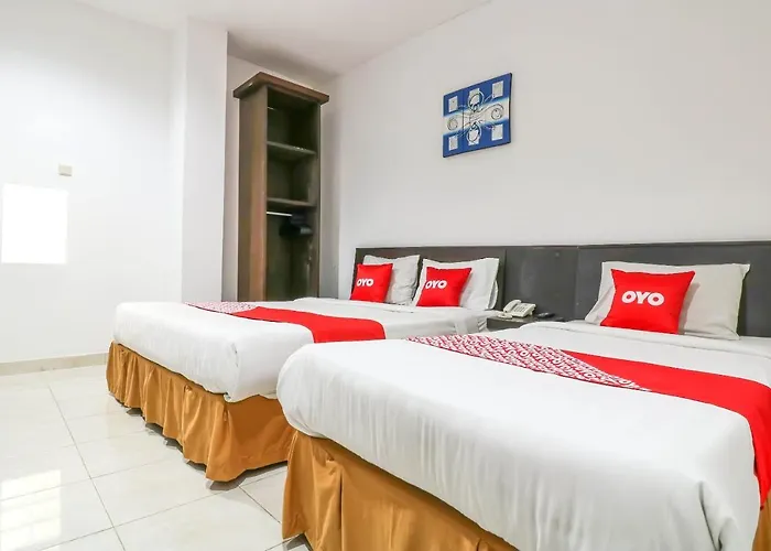Otel Capital O 1666 Grand Pudjawan Near 2*