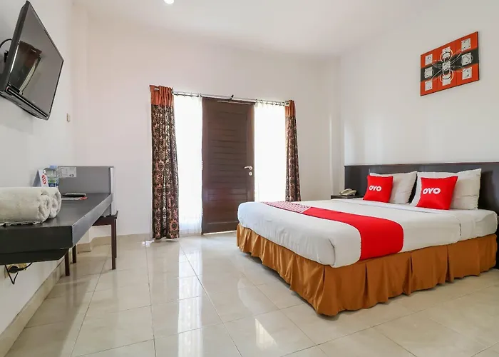 Capital O 1666 Grand Pudjawan Near Hotel 2*