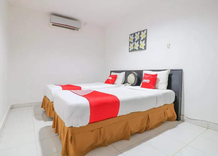 Capital O 1666 Grand Pudjawan Near Hotel 2*