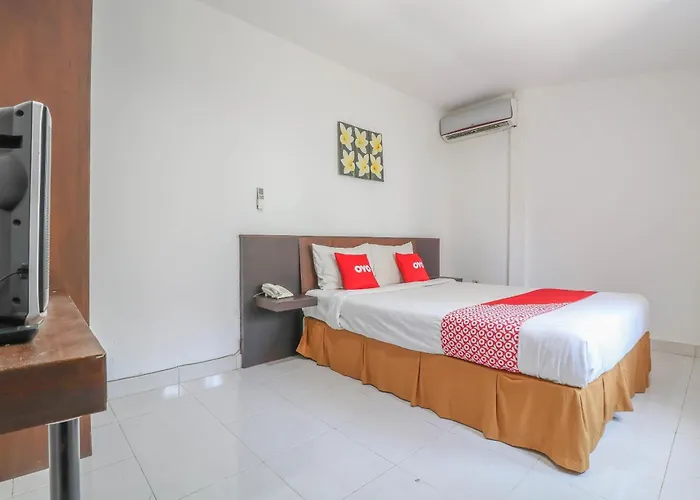 Capital O 1666 Grand Pudjawan Near Hotel 2*